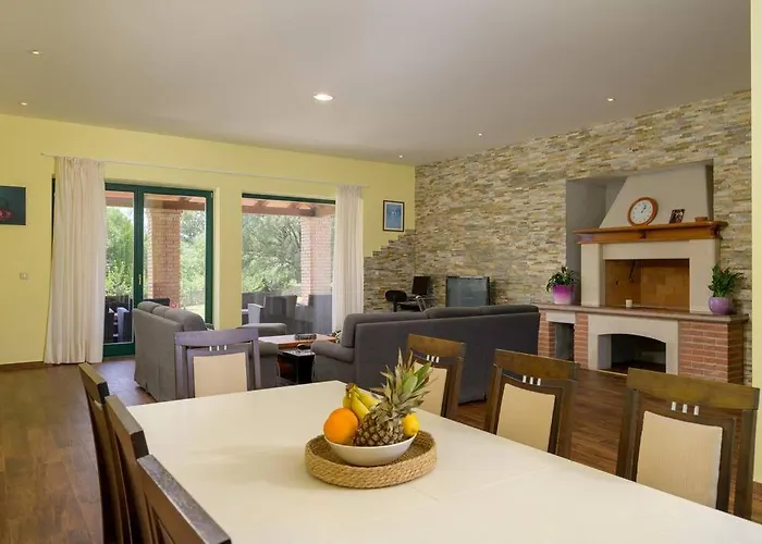 Madonna Di Campo By Istrialux 로비니