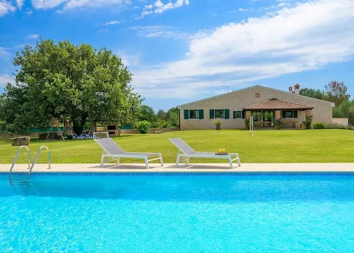 Madonna Di Campo By Istrialux * 로비니