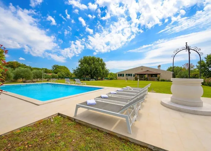 Madonna Di Campo By Istrialux * 로비니