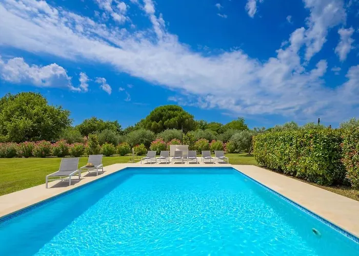 Madonna Di Campo By Istrialux 로비니