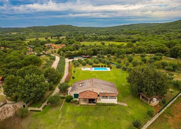 Madonna Di Campo By Istrialux * 로비니