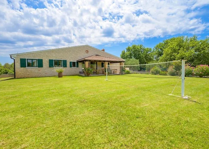 Madonna Di Campo By Istrialux 로비니